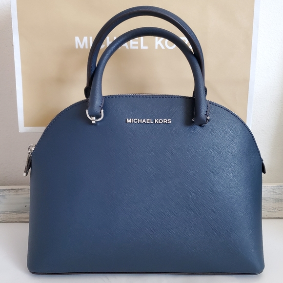 Michael Kors Handbags - Michael Kors satchel/crossbody bag